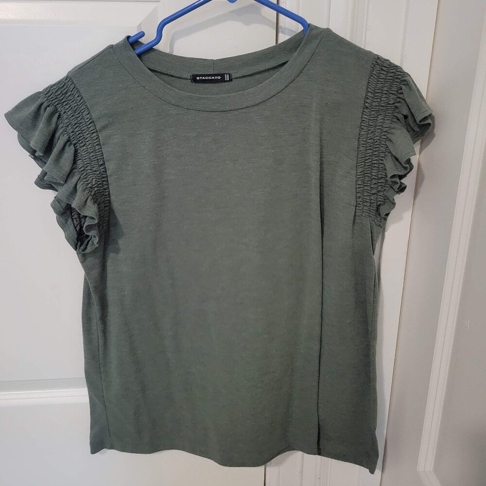 Samantha Short Sleeved Flutter Sleeve Crew Neck Knit Top, M